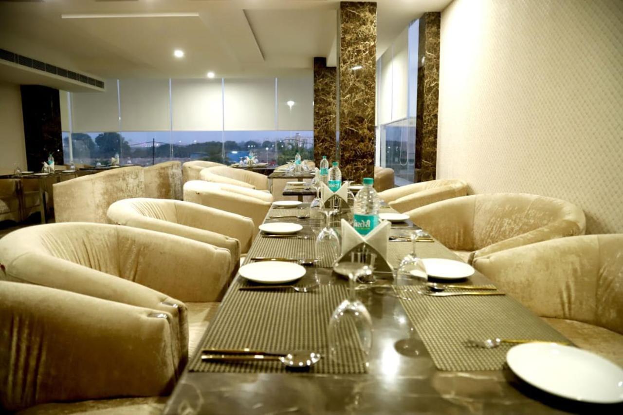 Country Inn Hotels & Resorts Vrindāvan Exterior foto