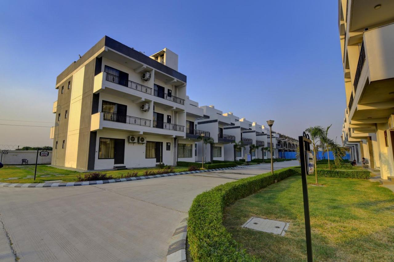 Country Inn Hotels & Resorts Vrindāvan Exterior foto