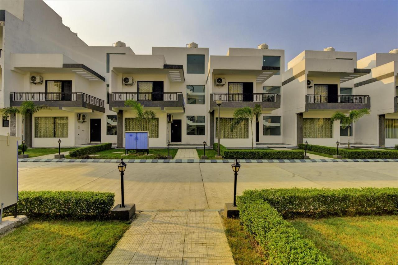 Country Inn Hotels & Resorts Vrindāvan Exterior foto