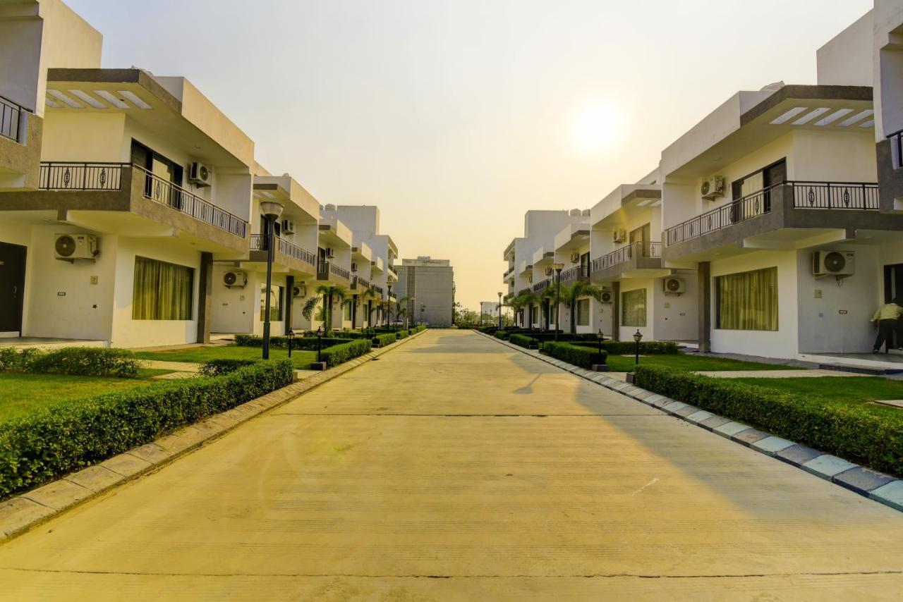 Country Inn Hotels & Resorts Vrindāvan Exterior foto